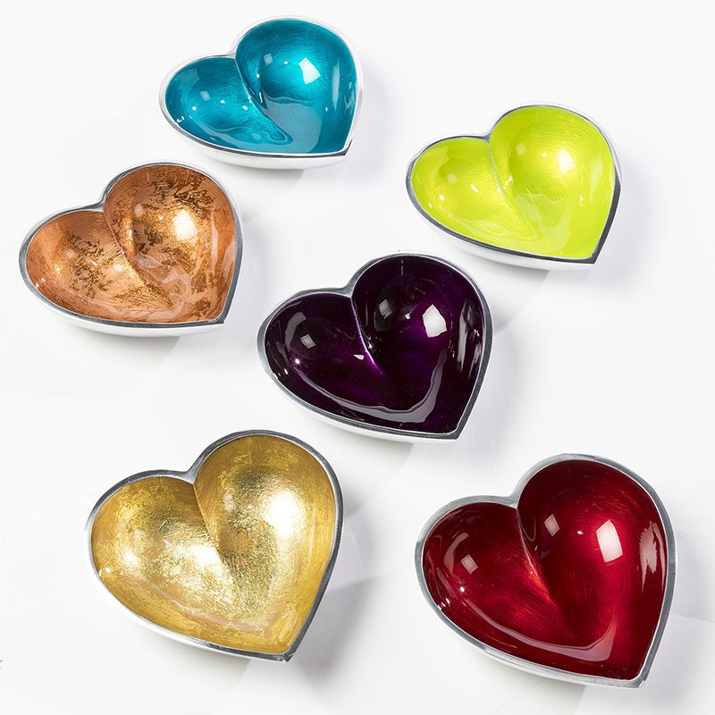 Recycled aluminium heart bowls medium are colourful and elegant.